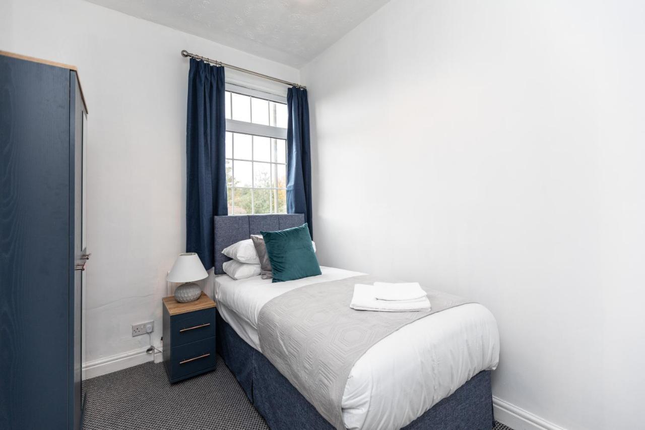 Spacious Three Bedroom Property! Hemsworth Exterior photo