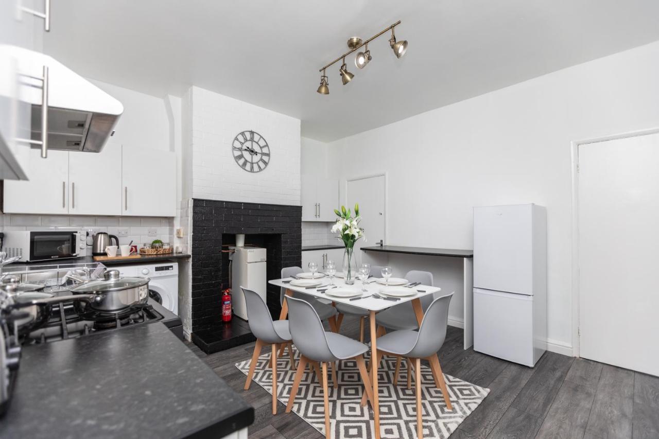 Spacious Three Bedroom Property! Hemsworth Exterior photo