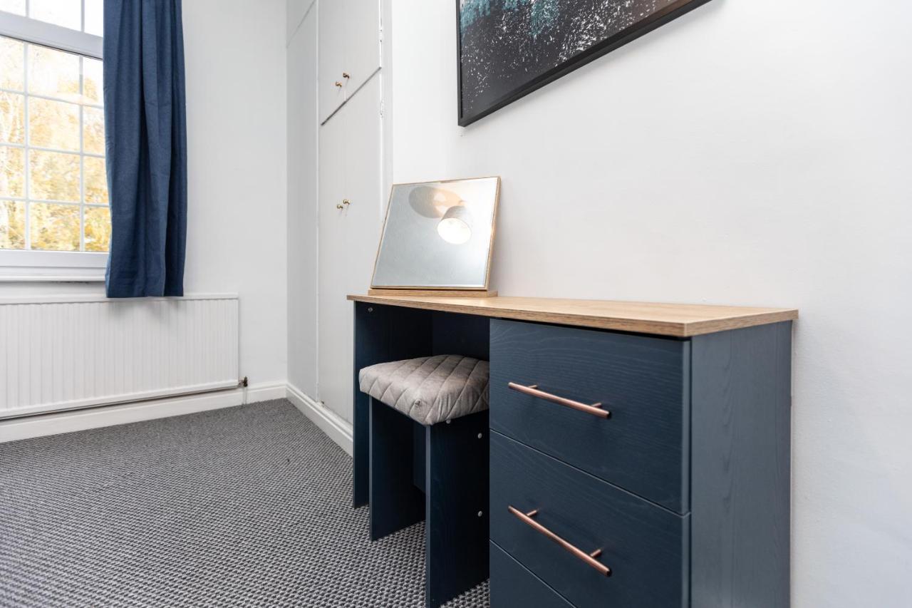 Spacious Three Bedroom Property! Hemsworth Exterior photo