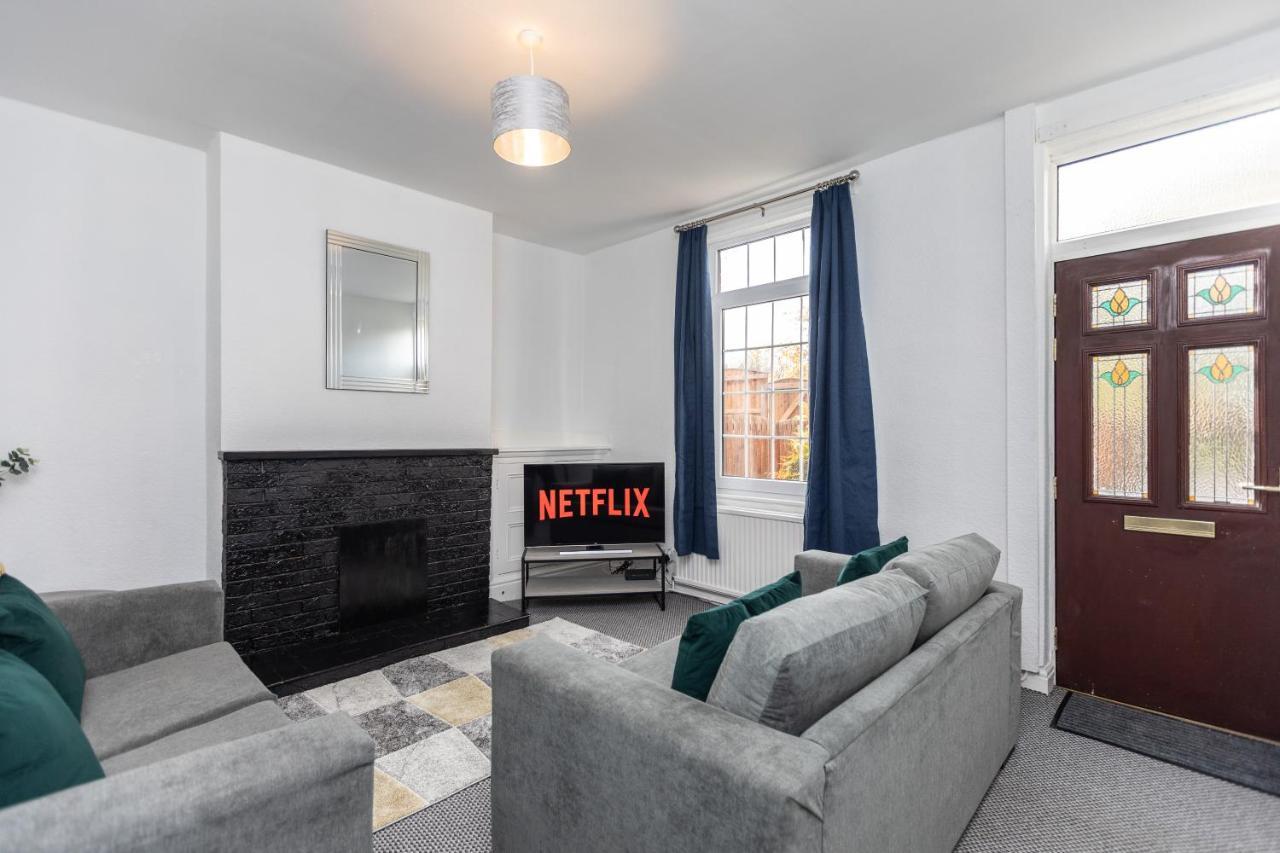Spacious Three Bedroom Property! Hemsworth Exterior photo